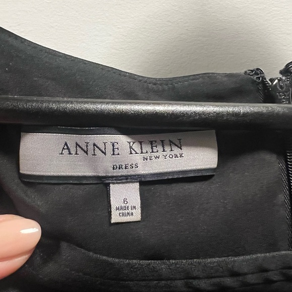 Black, Anne Klein formal (above knee) dress with embroidery. Sz 6 - Picture 3 of 3